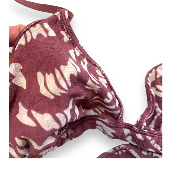 SKIMS By Kim Kardashian- FITS EVERYBODY Triangle BRALETTE | S, Raspberry Purple - Picture 4 of 9